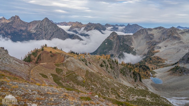 Photo from the Heather-Maple Pass Loop Trail, taken in autumn, North Cascades Region, Diablo Lake Area