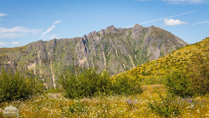 Photo from South Coldwater Ridge, west of Mount St. Helens, South Cascades Region